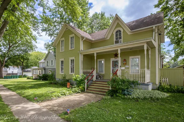 $325,000 | 320 East High Street, Sycamore, IL 60178