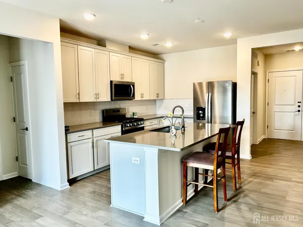 $3,300 | 1 Culvert Drive, Unit 203, West Windsor, NJ 08550