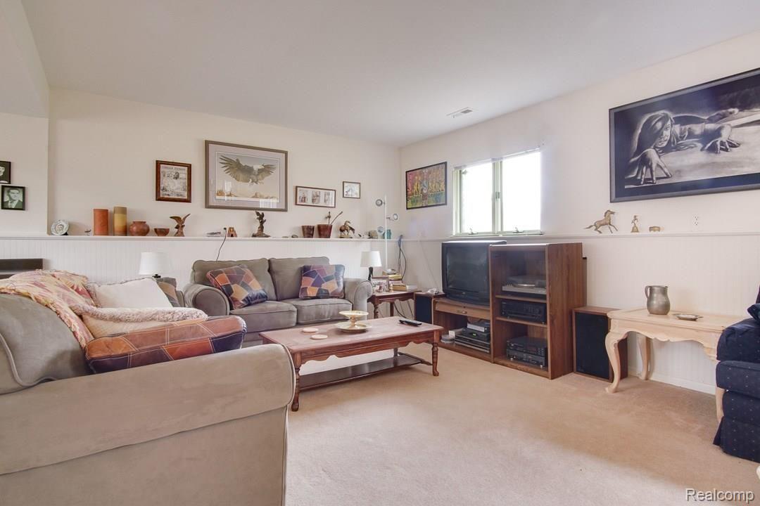 1901 Fieldcrest Court Rochester, MI 48307 - Photo 13 of 33 1901-Fieldcrest-013.jpg