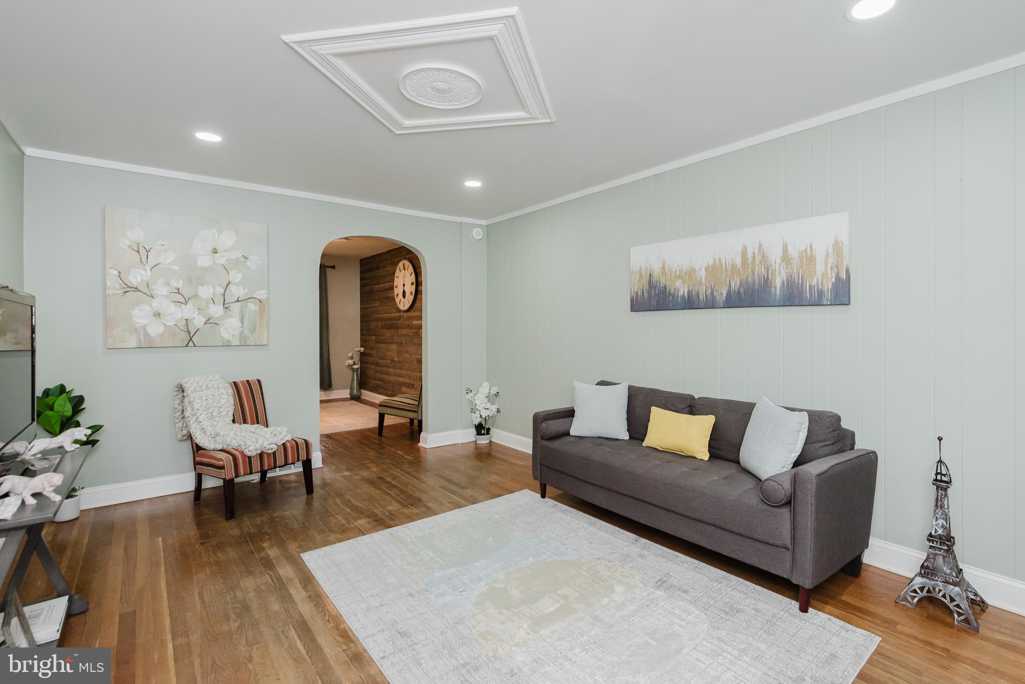 570 47th Street Baltimore, MD 21224 - Photo 5 of 41 a living room with furniture and wooden floor