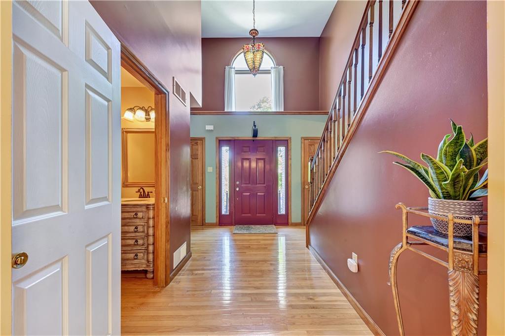 5621 Aiken Road McKees Rocks, PA 15136 - Photo 2 of 25