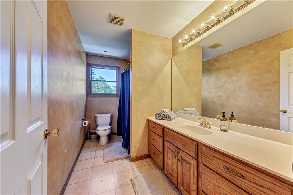 5621 Aiken Road McKees Rocks, PA 15136 - Photo 11 of 25