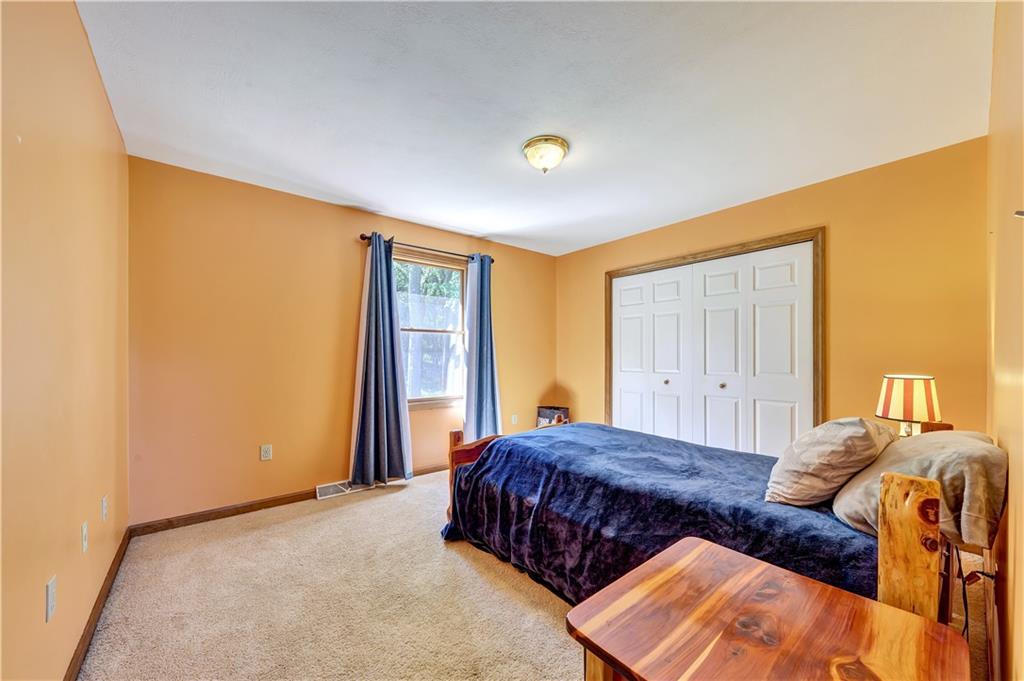 5621 Aiken Road McKees Rocks, PA 15136 - Photo 15 of 25