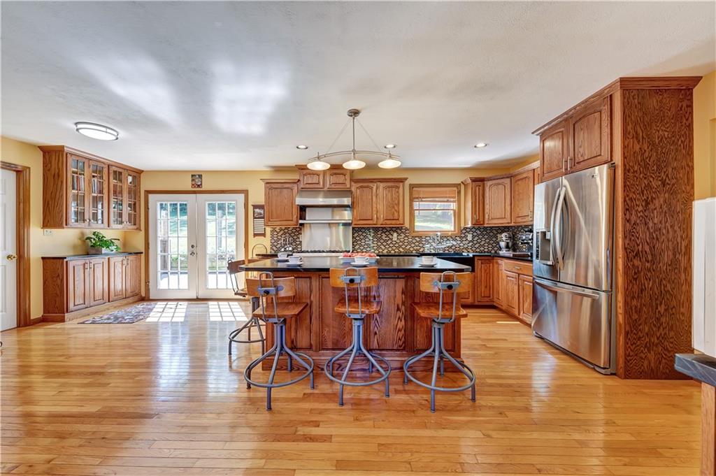 5621 Aiken Road McKees Rocks, PA 15136 - Photo 3 of 25