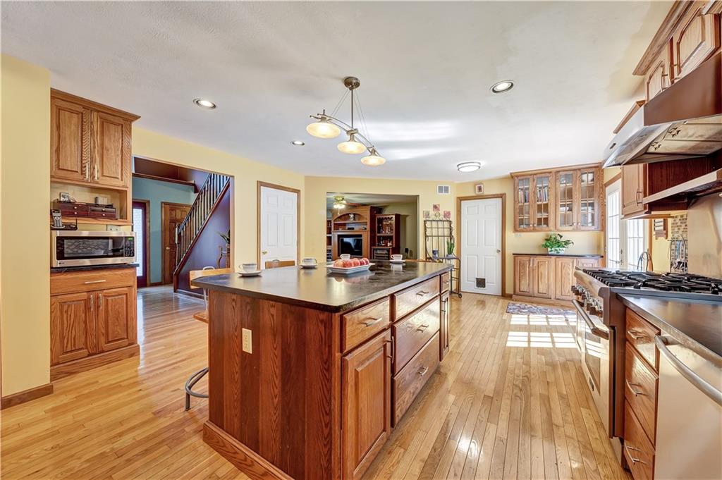 5621 Aiken Road McKees Rocks, PA 15136 - Photo 4 of 25