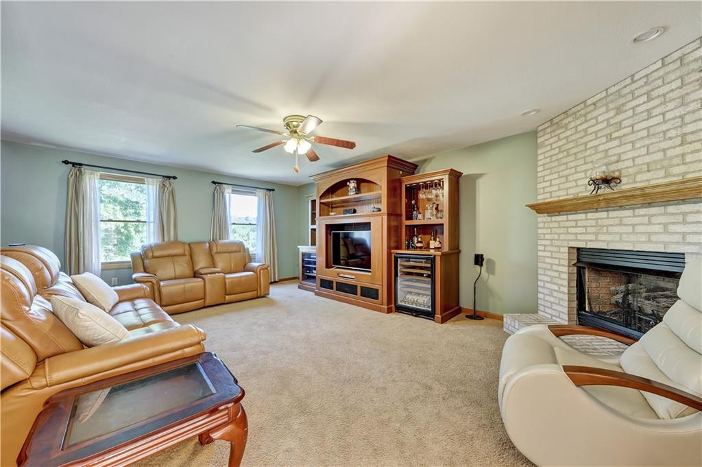 5621 Aiken Road McKees Rocks, PA 15136 - Photo 9 of 25