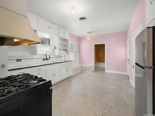 $1,700 | 1627 Schley Avenue, San Antonio, TX 78210