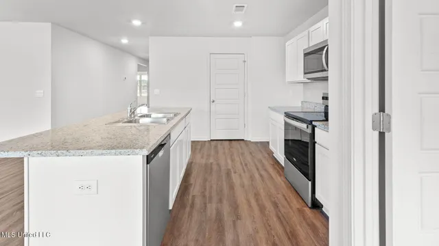 $273,900 | 805 Fairway Avenue, Byram, MS 39272