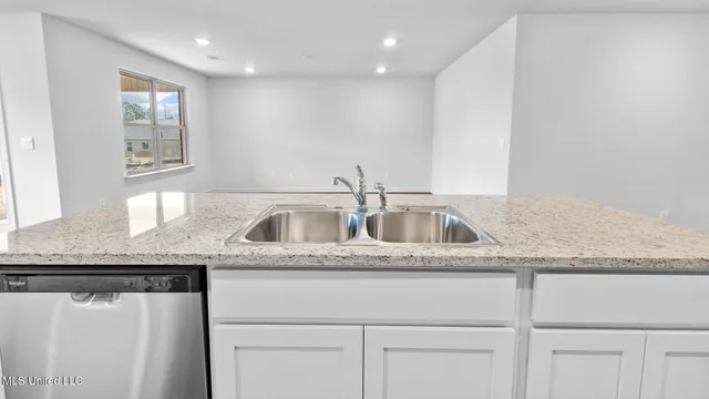 $273,900 | 805 Fairway Avenue, Byram, MS 39272