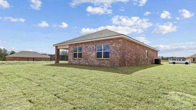 $273,900 | 805 Fairway Avenue, Byram, MS 39272