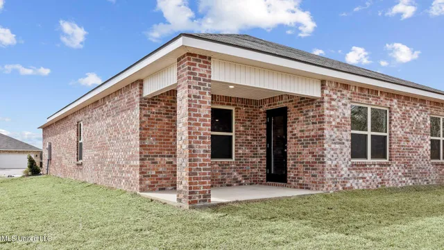 $273,900 | 805 Fairway Avenue, Byram, MS 39272