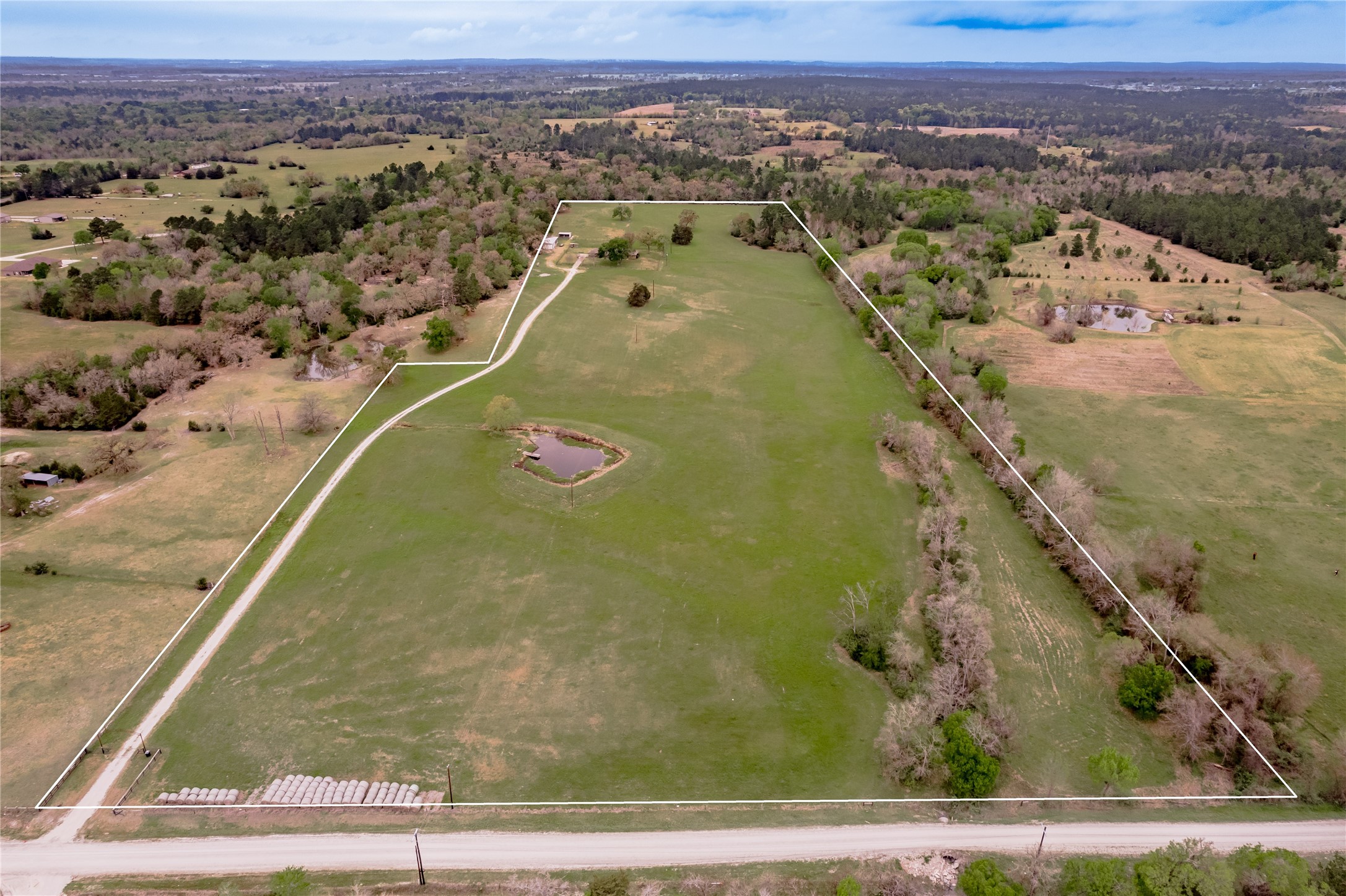758 Wire Road Huntsville, TX 77320 - Photo 4 of 44 a view of a city