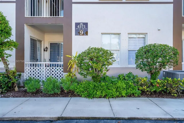 $2,850 | 4371 Southwest 160th Avenue, Unit 211, Miramar, FL 33027