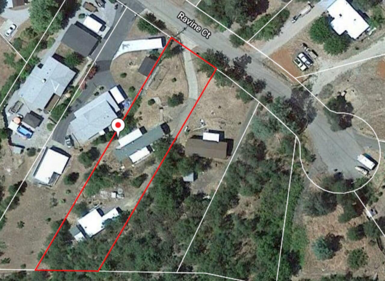 22155 Ravine Court Redding, CA 96003 - Photo 16 of 57 Parcel Image with Approx Lot Lines