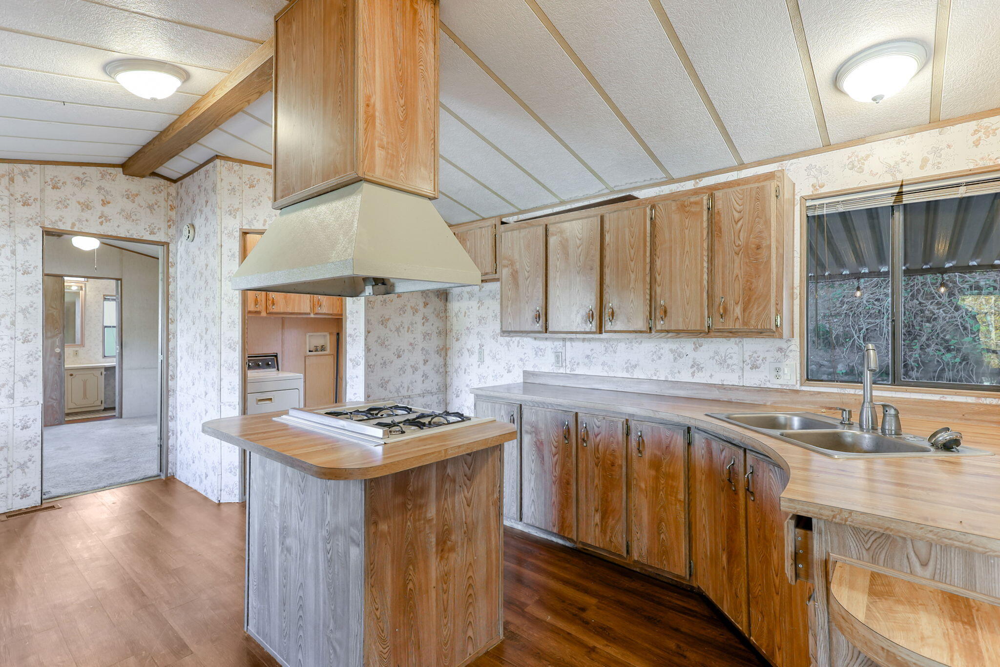 22155 Ravine Court Redding, CA 96003 - Photo 8 of 57 Kitchen