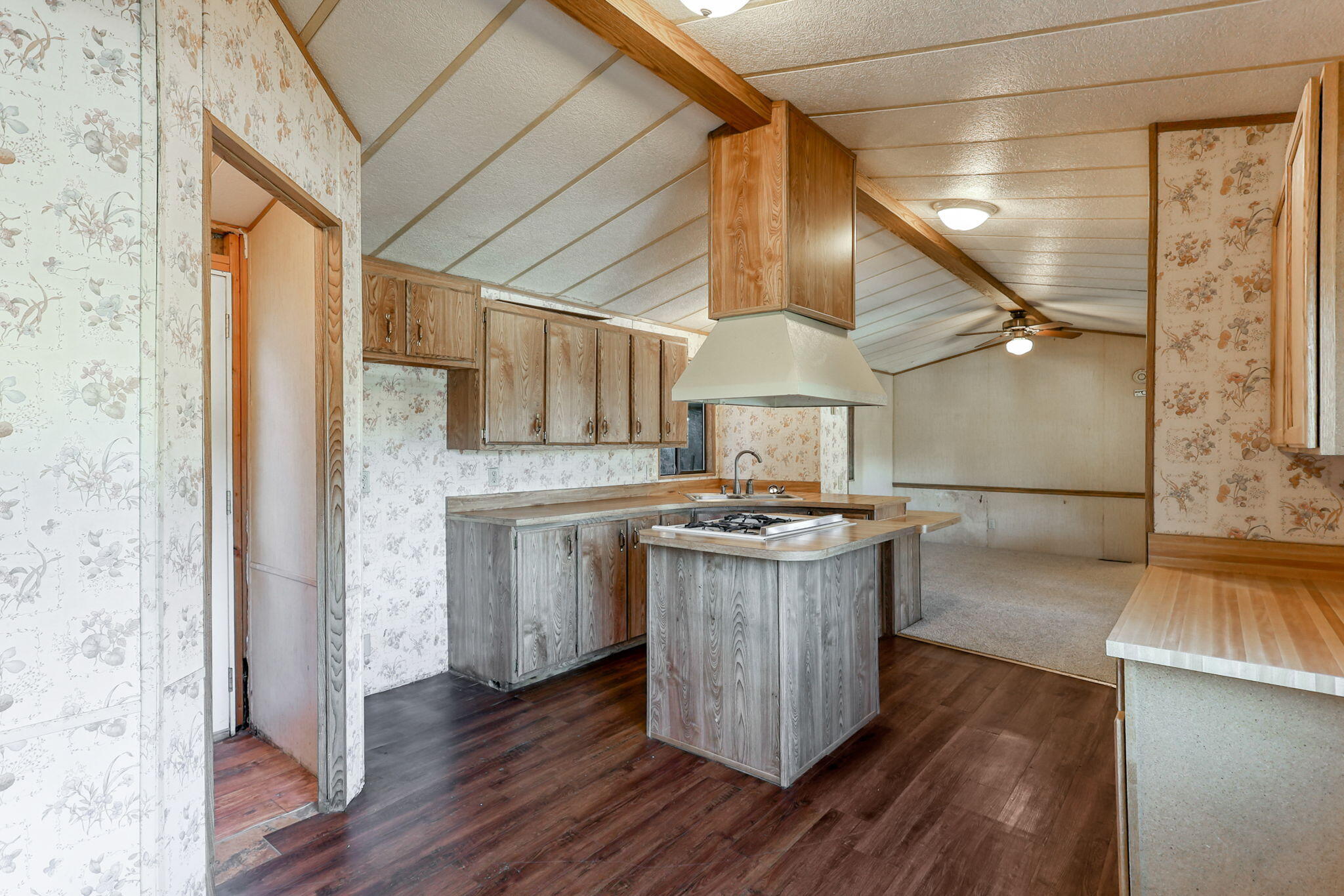 22155 Ravine Court Redding, CA 96003 - Photo 9 of 57 Kitchen