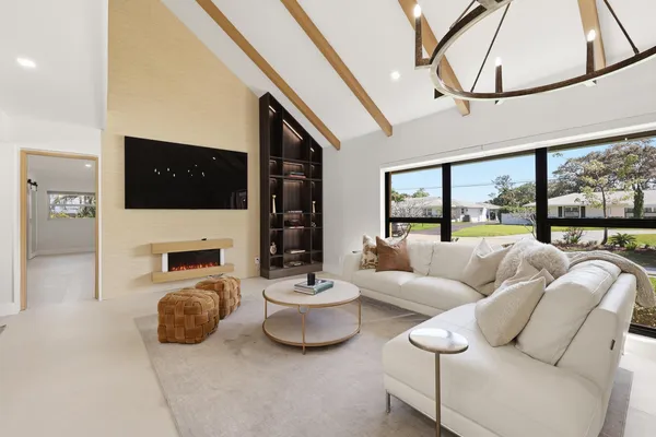 $2,199,999 | 342 Fairway North, Tequesta, FL 33469
