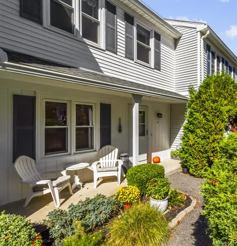 $470,000 | 204 Williamsburg Drive, Mahopac, NY 10541