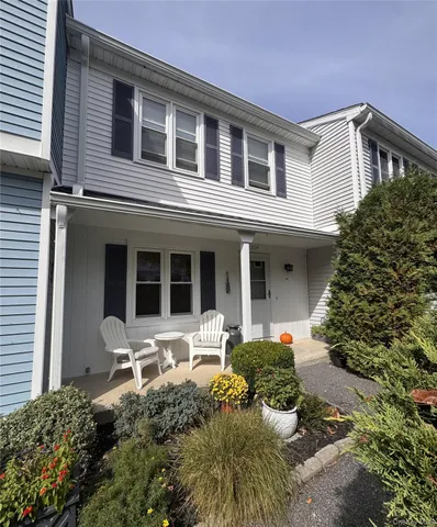 $470,000 | 204 Williamsburg Drive, Mahopac, NY 10541