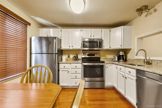 $470,000 | 204 Williamsburg Drive, Mahopac, NY 10541