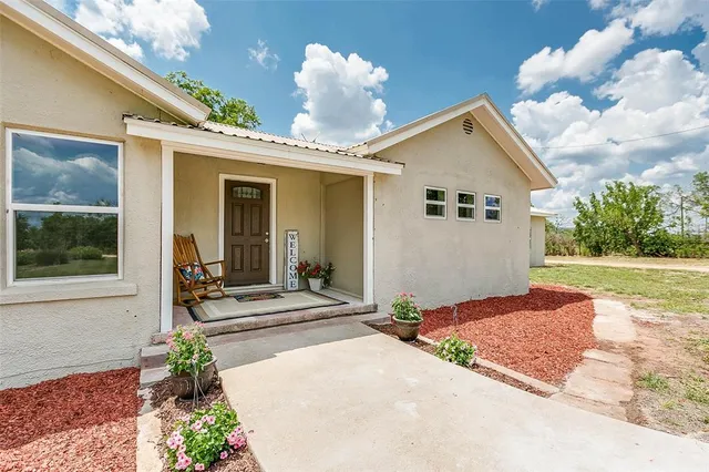 a view of a house with porch