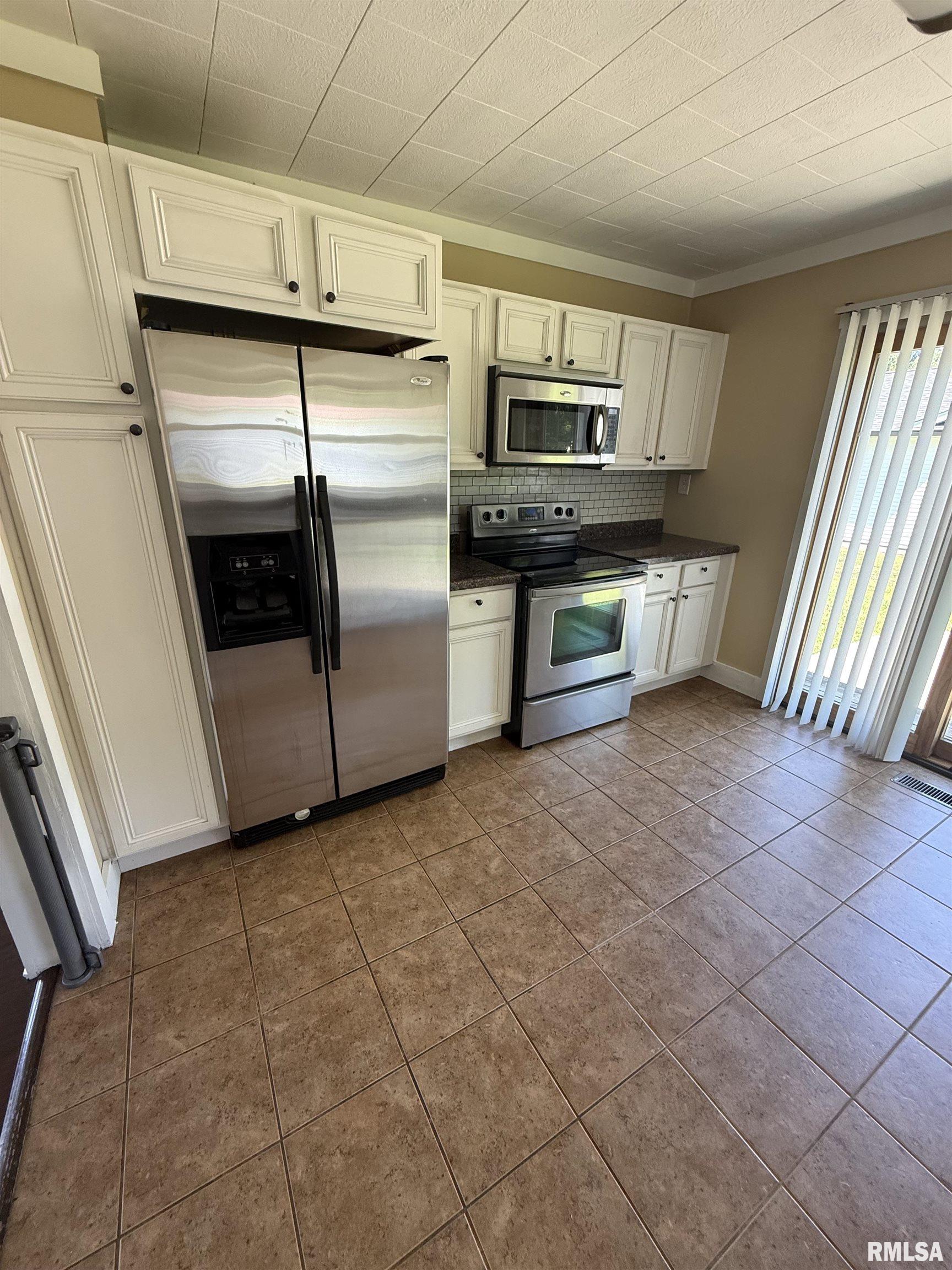 211 Chestnut Street Cambria, IL 62918 - Photo 9 of 10