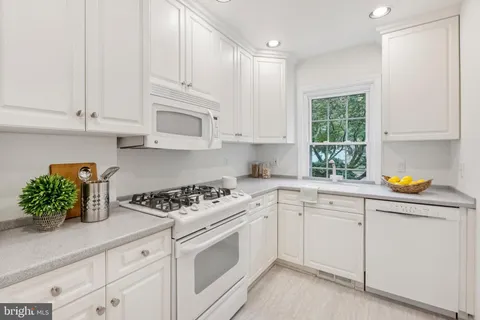 $450,000 | 615 Azalea Drive, Rockville, MD 20850