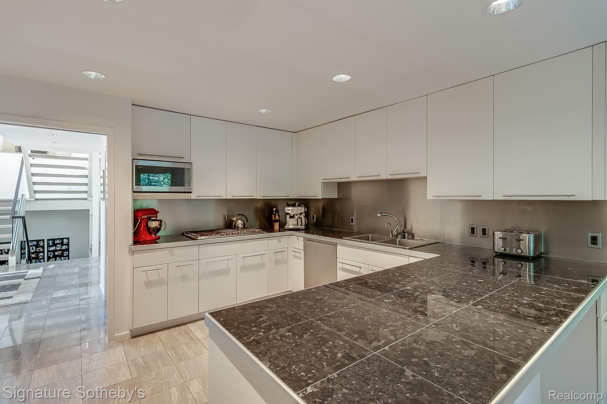 4737 Stoneleigh Road Bloomfield Hills, MI 48302 - Photo 14 of 46 IMG_0391.jpg
