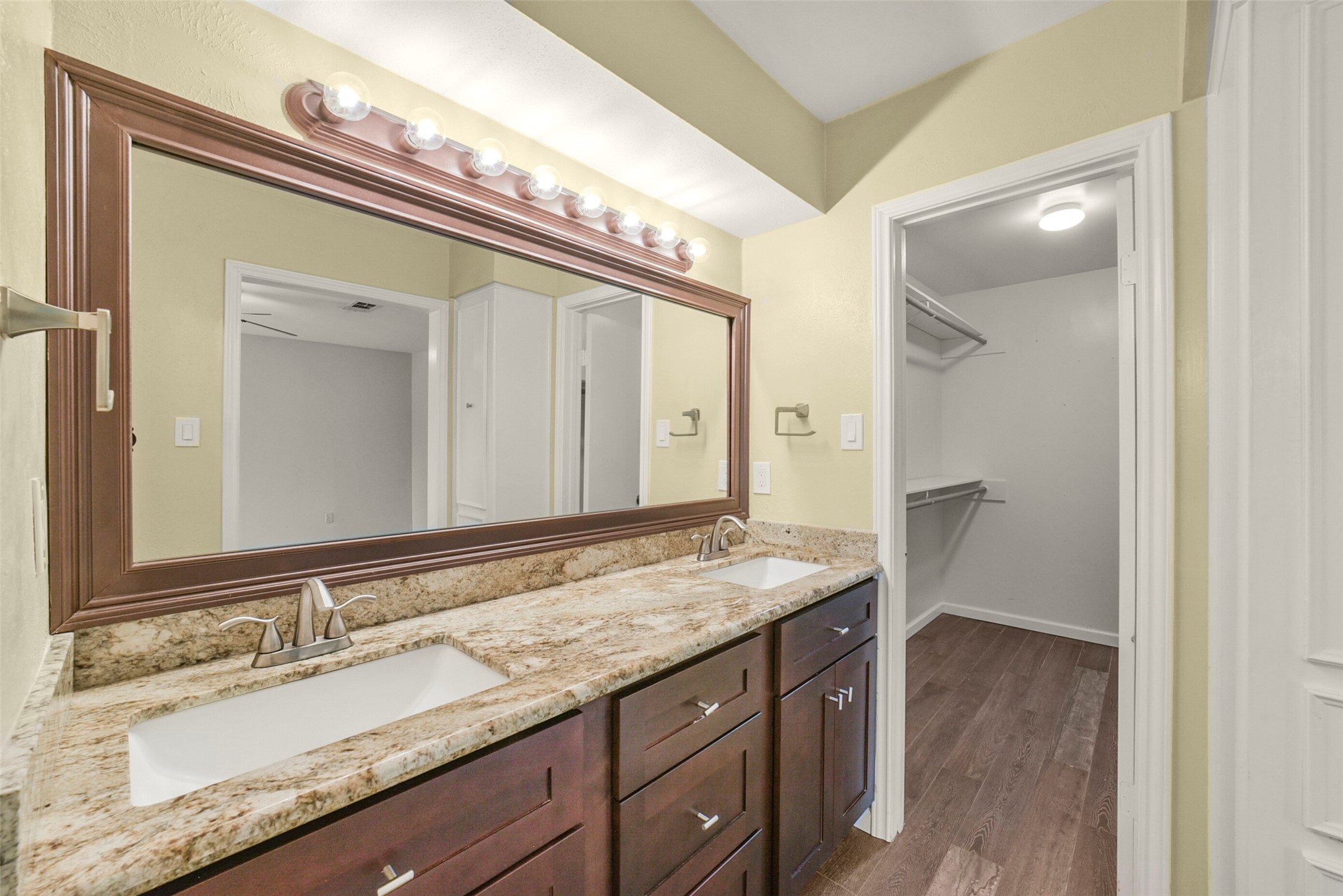 8343 Waynemer Way Houston, TX 77040 - Photo 23 of 38 Primary bathroom with double vanities