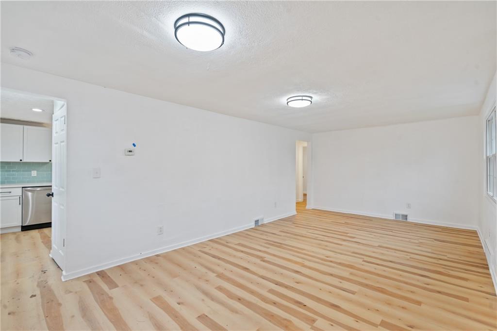 8060 Lincoln Road Verona, PA 15147 - Photo 4 of 27 Gallery Image 4