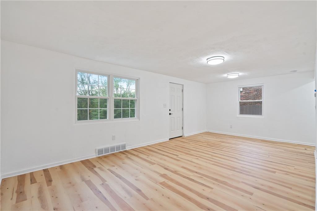 8060 Lincoln Road Verona, PA 15147 - Photo 5 of 27 Gallery Image 5