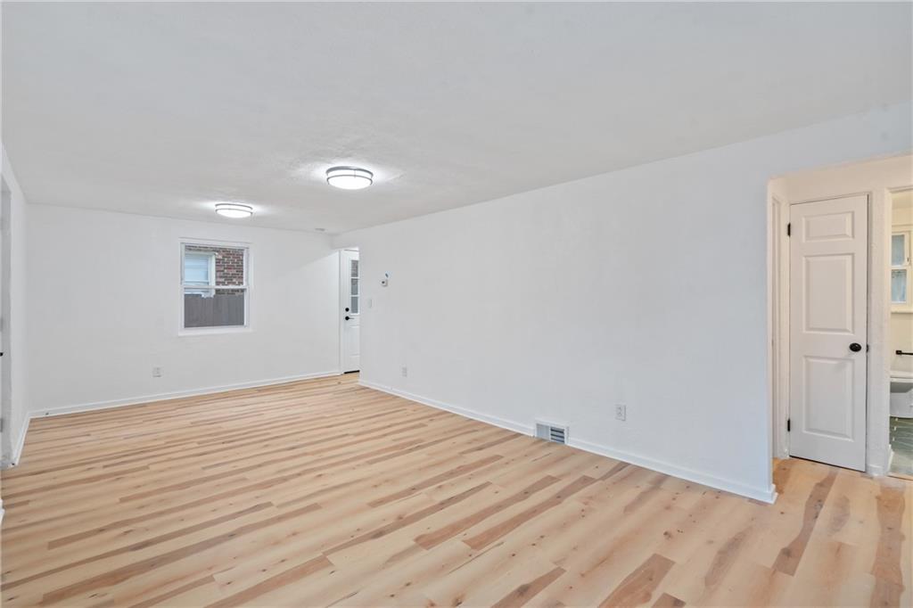 8060 Lincoln Road Verona, PA 15147 - Photo 6 of 27 Gallery Image 6
