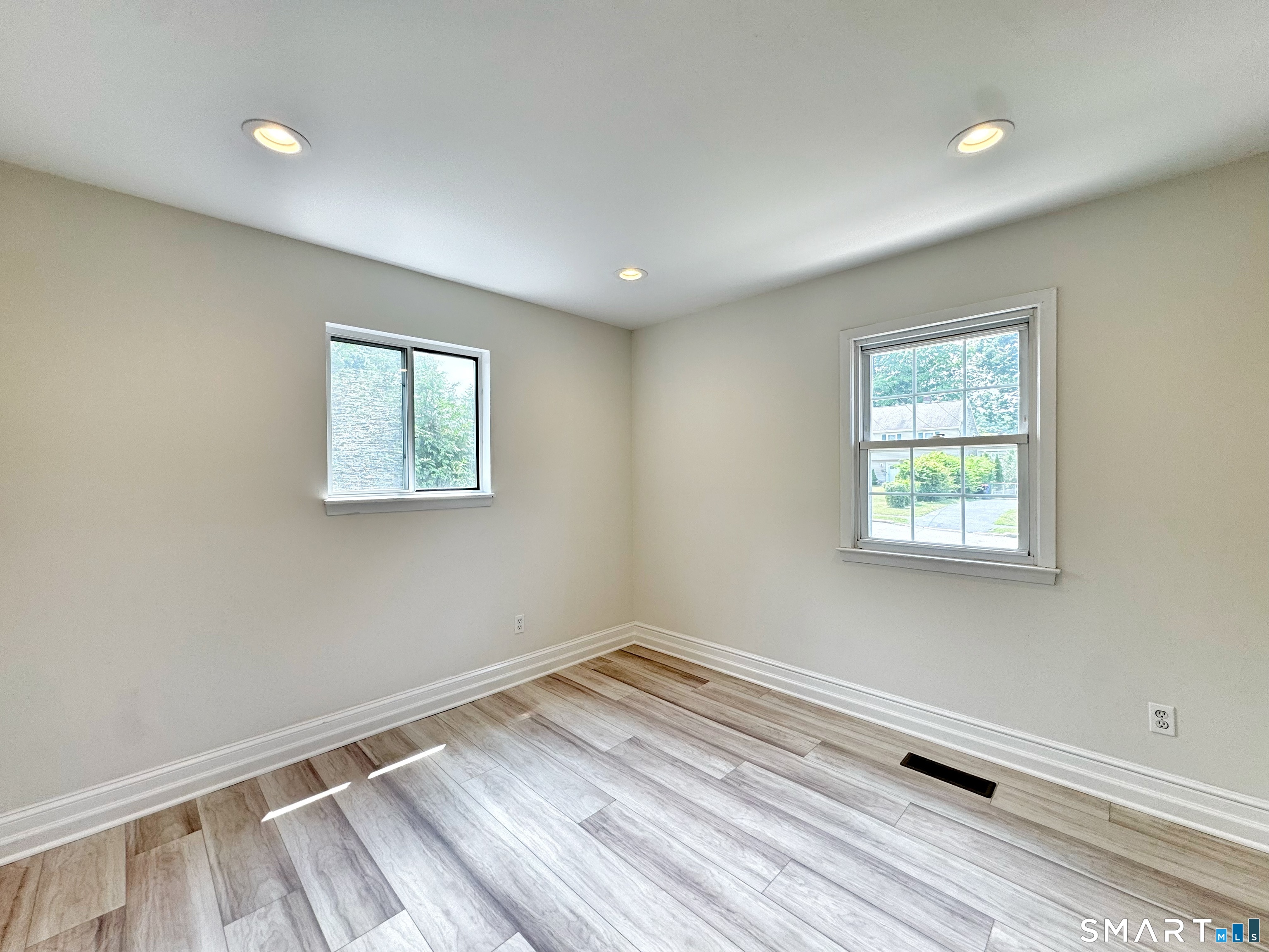 10 Harvann Road Norwalk, CT 06850 - Photo 10 of 35