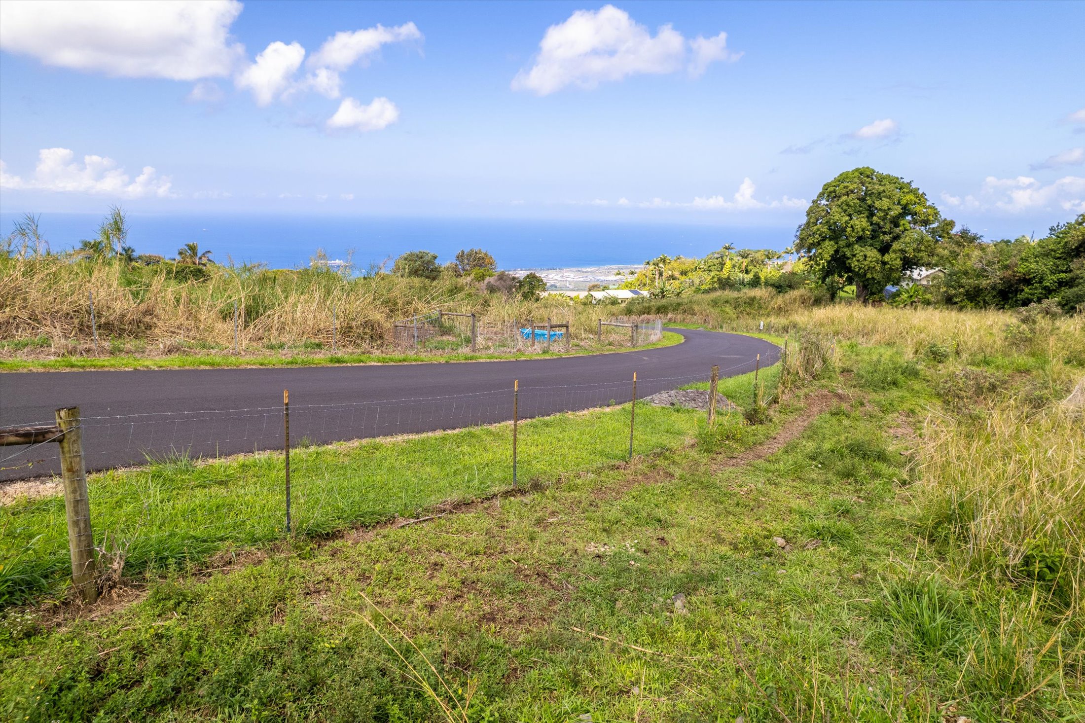 75-7140 Lot 1-a-5 Kuahewa Road Holualoa, HI 96725 - Photo 2 of 9 a view of a yard with an ocean
