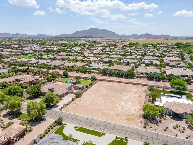 $899,999 | 2065 East Avenida Del Valle Court, Unit 78, Gilbert, AZ 85298
