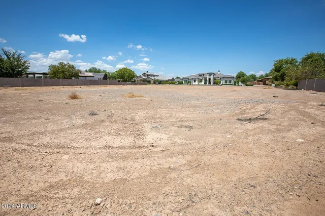 $899,999 | 2065 East Avenida Del Valle Court, Unit 78, Gilbert, AZ 85298