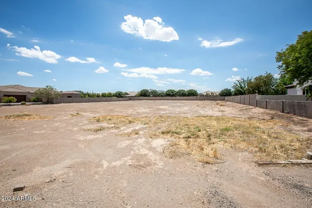 $899,999 | 2065 East Avenida Del Valle Court, Unit 78, Gilbert, AZ 85298