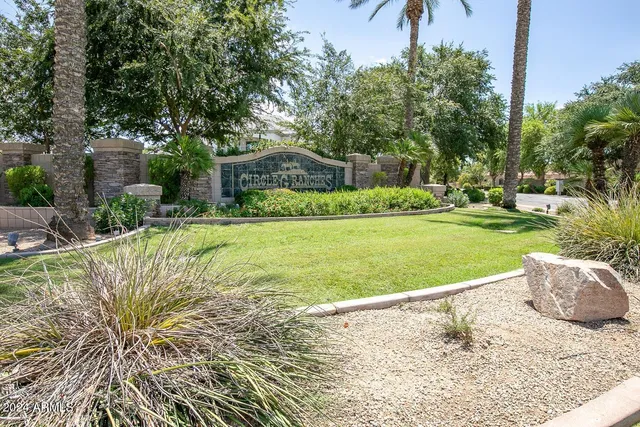 $899,999 | 2065 East Avenida Del Valle Court, Unit 78, Gilbert, AZ 85298