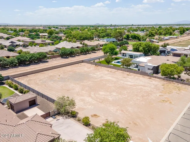 $899,999 | 2065 East Avenida Del Valle Court, Unit 78, Gilbert, AZ 85298