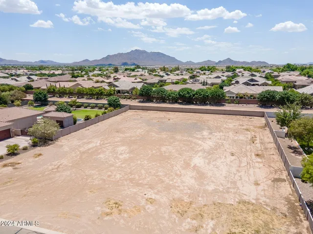 $899,999 | 2065 East Avenida Del Valle Court, Unit 78, Gilbert, AZ 85298