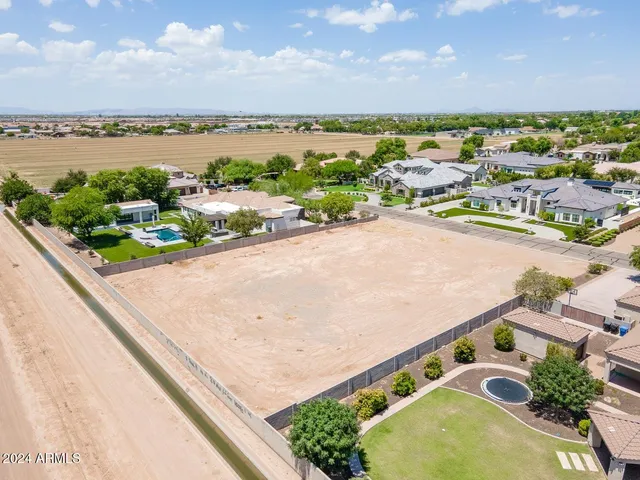 $899,999 | 2065 East Avenida Del Valle Court, Unit 78, Gilbert, AZ 85298