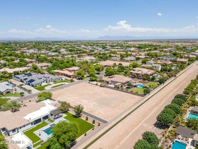 $899,999 | 2065 East Avenida Del Valle Court, Unit 78, Gilbert, AZ 85298