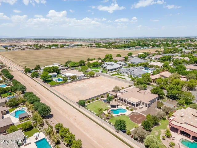$899,999 | 2065 East Avenida Del Valle Court, Unit 78, Gilbert, AZ 85298