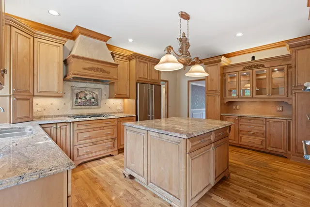 a kitchen that has a lot of cabinets in it
