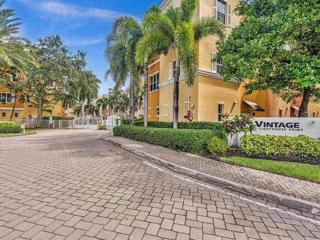 $439,995 | 2329 Vintage Drive, Unit 2329, Lighthouse Point, FL 33064