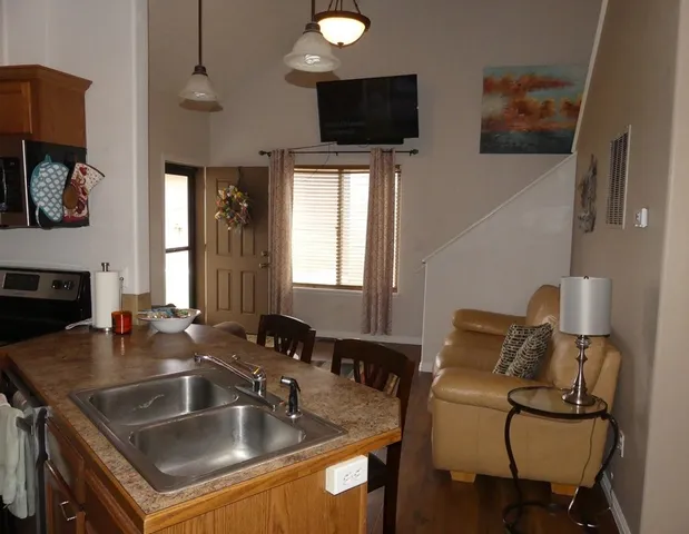 $379,900 | 24 Mangum Circle, Unit 1, Donnelly, ID 83615