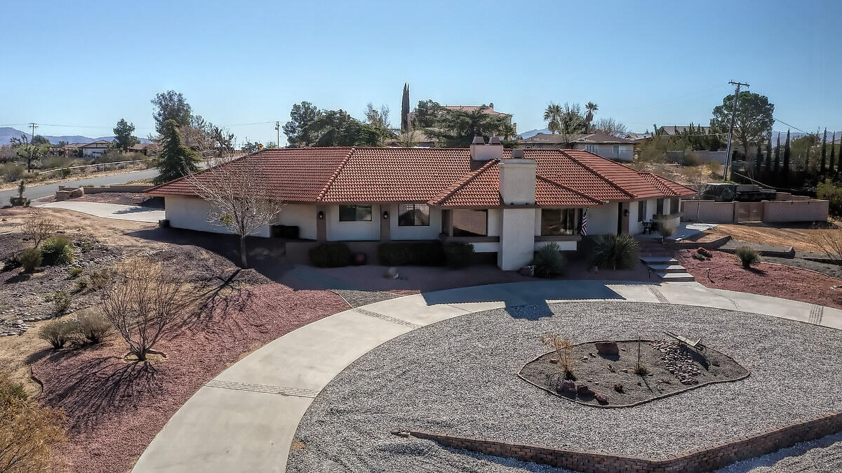 13245 Waco Road Apple Valley, CA 92308 - Photo 2 of 75 002