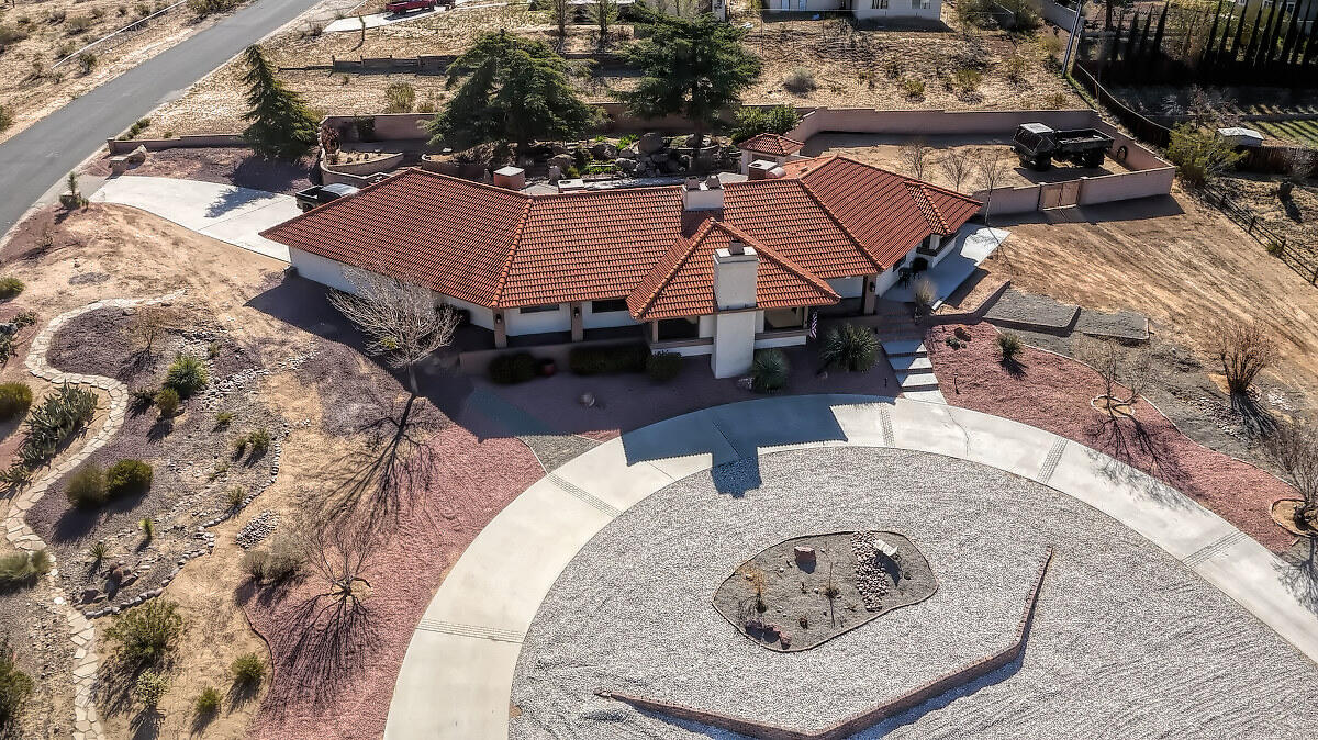 13245 Waco Road Apple Valley, CA 92308 - Photo 3 of 75 003