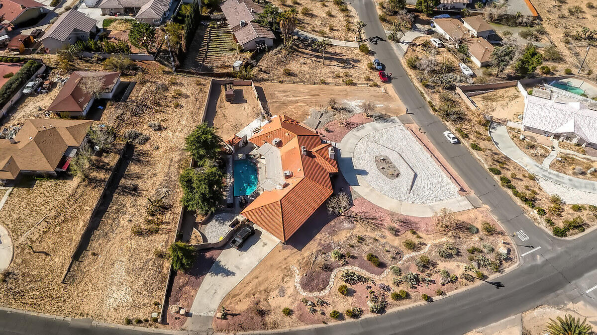 13245 Waco Road Apple Valley, CA 92308 - Photo 5 of 75 005