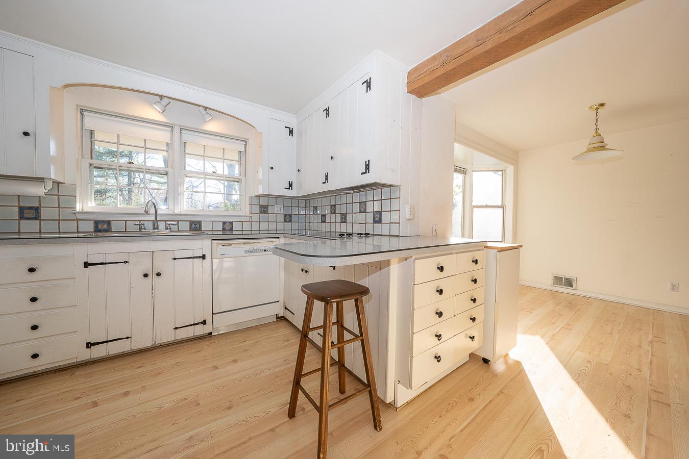 309 Church Road Devon, PA 19333 - Photo 12 of 48 Kitchen with counter seat